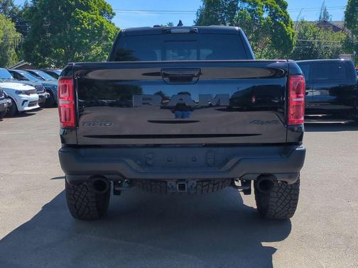 Diamond Black Crystal Pearlcoat 2026 RAM 1500 RHO Crew Cab 4x4 5'7' Box