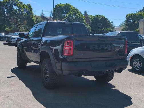 Diamond Black Crystal Pearlcoat 2026 RAM 1500 RHO Crew Cab 4x4 5'7' Box