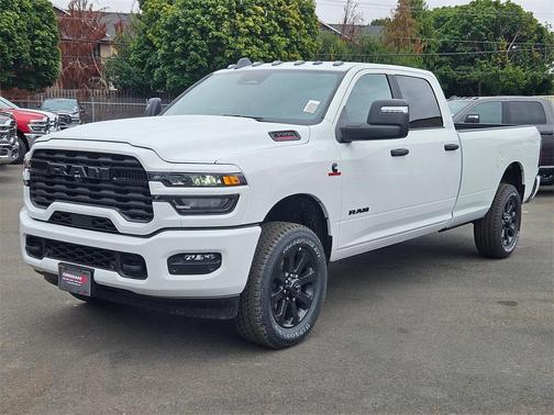 2025 RAM 3500 Big Horn Crew Cab 4x4 8' Box