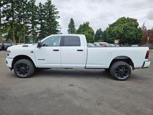 2025 RAM 3500 Big Horn Crew Cab 4x4 8' Box