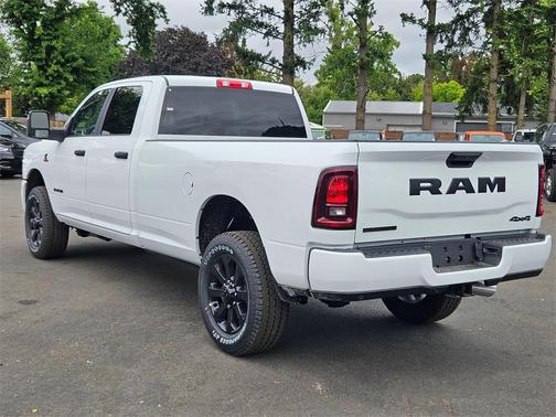 2025 RAM 3500 Big Horn Crew Cab 4x4 8' Box