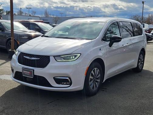 2025 Chrysler Pacifica Hybrid Select