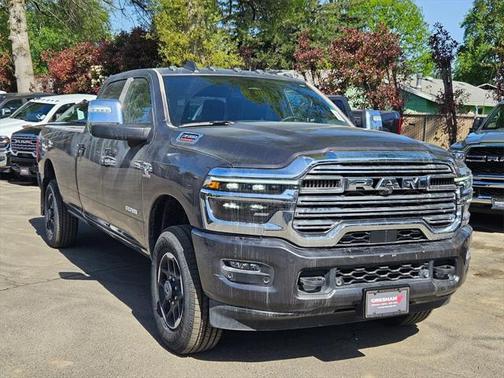 2025 RAM 3500 Laramie Crew Cab 4x4 8' Box