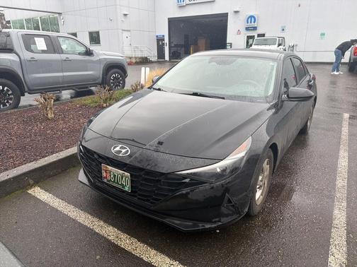 2022 Hyundai ELANTRA SE