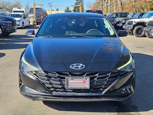 2022 Hyundai ELANTRA SE