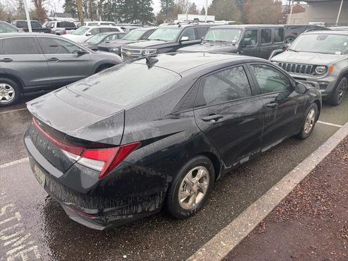 2022 Hyundai ELANTRA SE