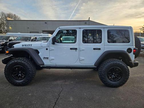 Bright White Clearcoat 2026 Jeep Wrangler Willys