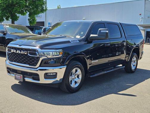 Diamond Black Crystal Pearlcoat 2025 RAM 1500 Big Horn/Lone Star