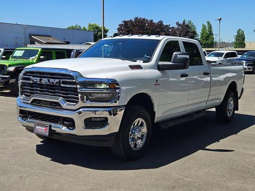 2025 RAM 3500 Tradesman Crew Cab 4x4 8' Box
