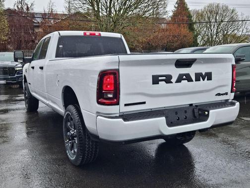 Bright White Clearcoat 2026 RAM 2500 Big Horn Crew Cab 4x4 8' Box