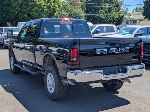 2025 RAM 2500 Tradesman Crew Cab 4x4 6'4' Box