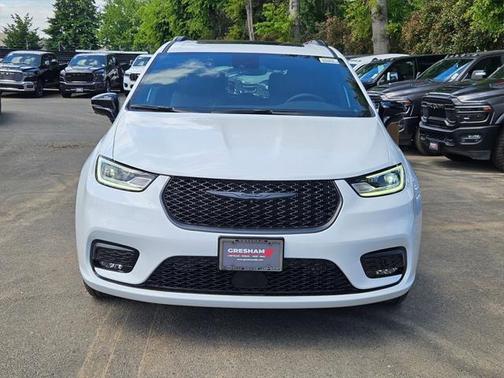 2025 Chrysler Pacifica L