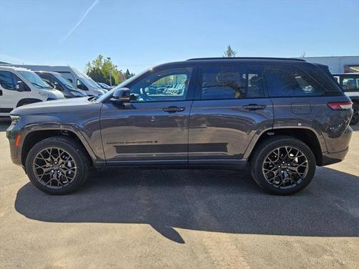 2025 Jeep Grand Cherokee Summit