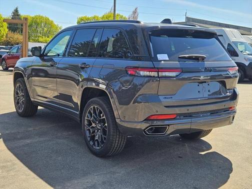 2025 Jeep Grand Cherokee Summit