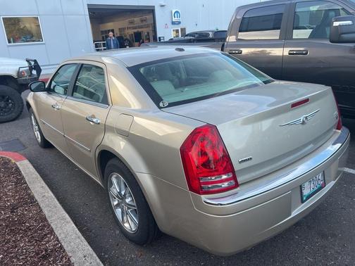 2009 Chrysler 300C Base