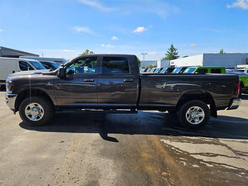 2025 RAM 2500 Tradesman Crew Cab 4x4 8' Box