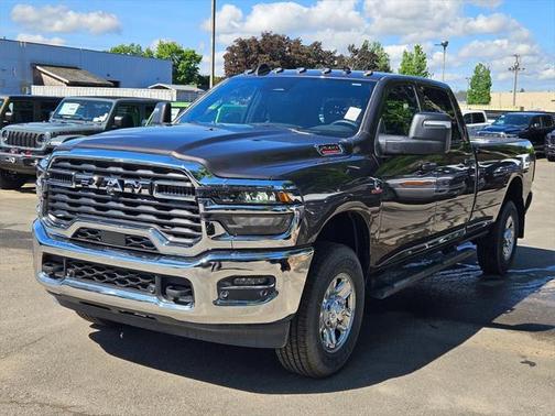 2025 RAM 2500 Tradesman Crew Cab 4x4 8' Box