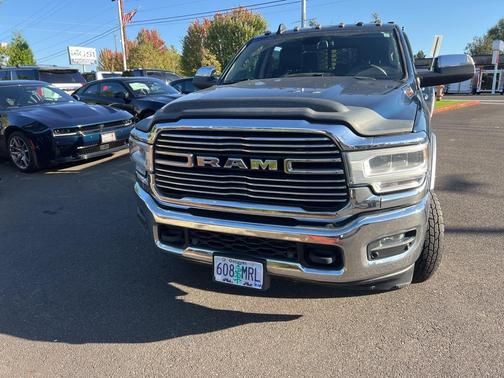 2019 RAM 3500 Laramie Crew Cab 4x4 8' Box