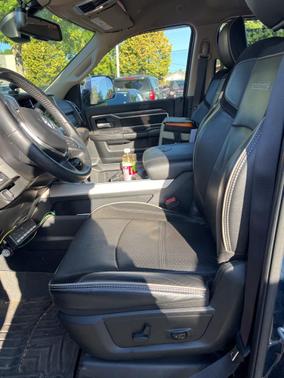 2019 RAM 3500 Laramie Crew Cab 4x4 8' Box