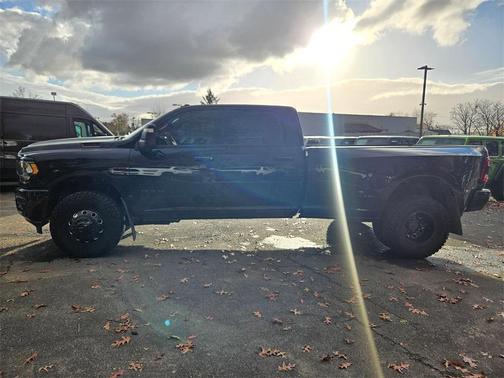 2024 RAM 3500 Big Horn Crew Cab 4x4 8' Box