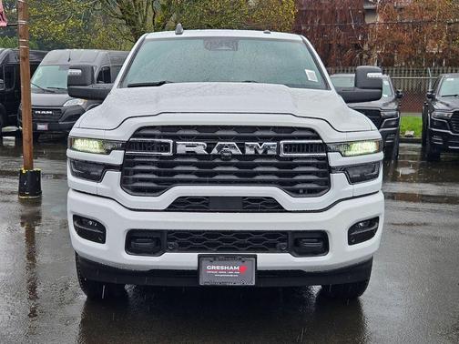 Bright White Clearcoat 2026 RAM 2500 Big Horn Crew Cab 4x4 8' Box