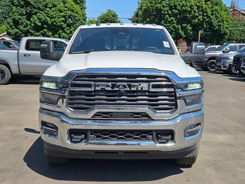 2025 RAM 3500 Tradesman Crew Cab 4x4 8' Box