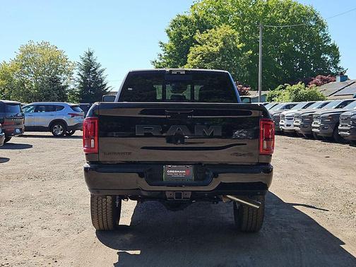 Diamond Black Crystal Pearlcoat 2026 RAM 2500 Laramie Crew Cab 4x4 6'4' Box