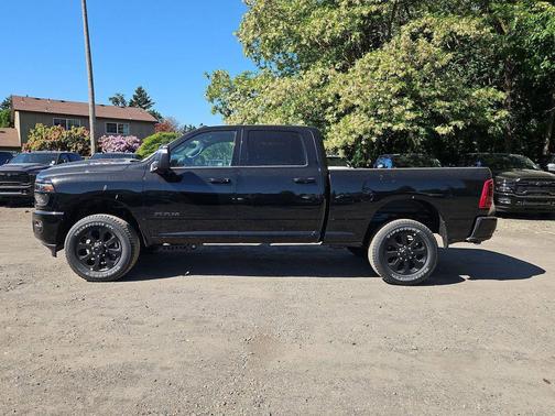 Diamond Black Crystal Pearlcoat 2026 RAM 2500 Laramie Crew Cab 4x4 6'4' Box