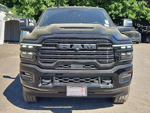 Diamond Black Crystal Pearlcoat 2026 RAM 2500 Laramie Crew Cab 4x4 6'4' Box