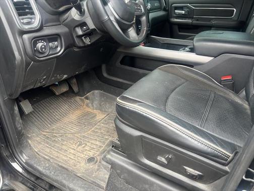 2024 RAM 3500 Laramie Crew Cab 4x4 8' Box