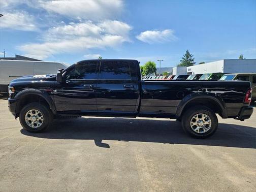 2024 RAM 3500 Laramie Crew Cab 4x4 8' Box