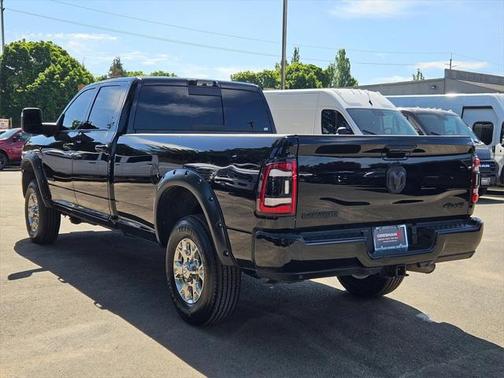 2024 RAM 3500 Laramie Crew Cab 4x4 8' Box