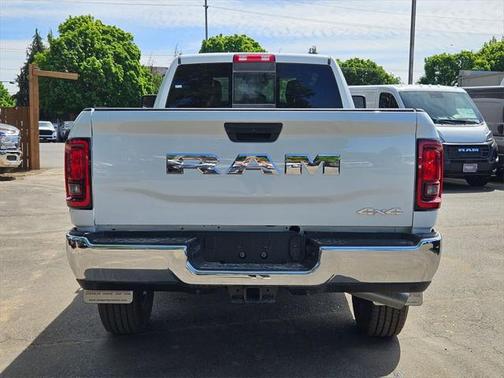 2025 RAM 2500 Tradesman Crew Cab 4x4 8' Box