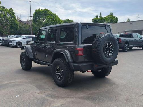 Granite Crystal Metallic Clearcoat 2026 Jeep Wrangler Rubicon