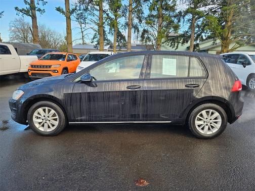 2017 Volkswagen Golf TSI S 4-Door