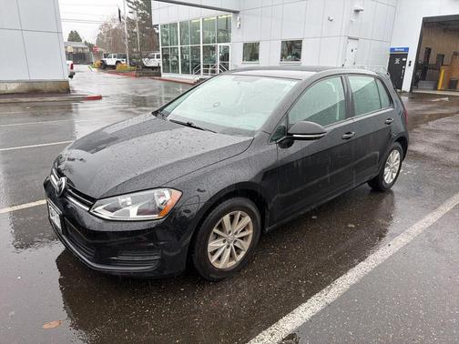 2017 Volkswagen Golf TSI S 4-Door