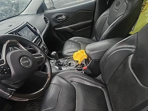 2019 Jeep Cherokee Overland