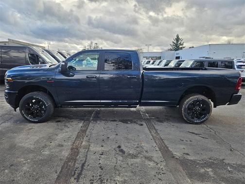 2026 RAM 3500 Laramie Crew Cab 4x4 8' Box