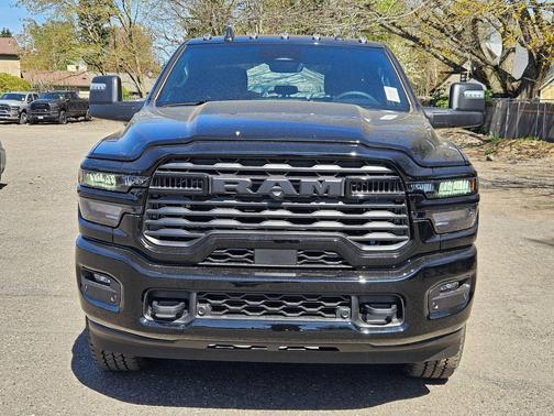 Diamond Black Crystal Pearlcoat 2026 RAM 2500 Big Horn Crew Cab 4x4 8' Box