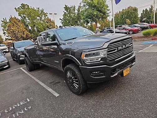2022 RAM 3500 Laramie Crew Cab 4x4 8' Box