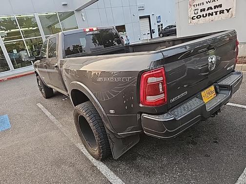 2022 RAM 3500 Laramie Crew Cab 4x4 8' Box