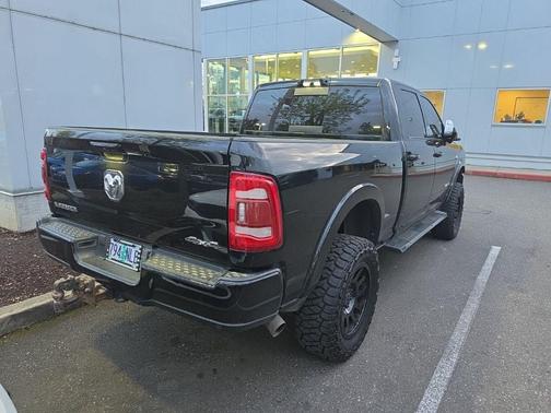 Diamond Black Crystal Pearlcoat 2022 RAM 2500 Laramie Crew Cab 4x4 6'4' Box