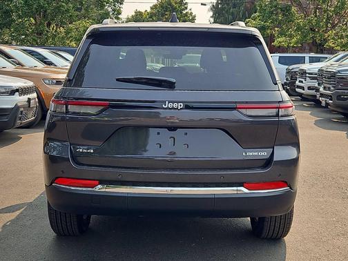Baltic Gray Metallic Clearcoat 2026 Jeep Grand Cherokee Laredo