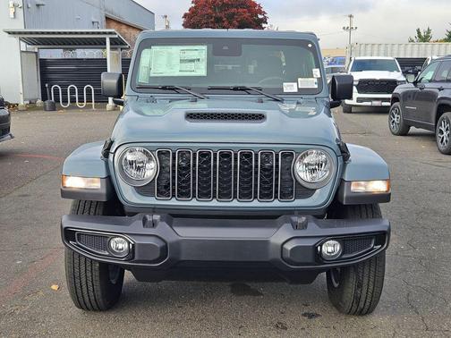 Anvil Clearcoat 2025 Jeep Gladiator Sport S
