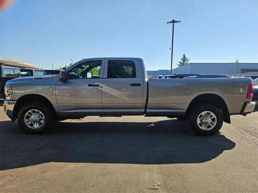 2023 RAM 2500 Tradesman Crew Cab 4x4 8' Box