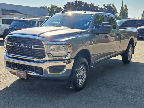 2023 RAM 2500 Tradesman Crew Cab 4x4 8' Box