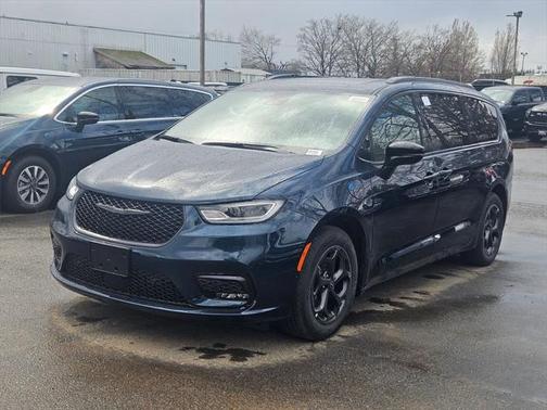 2025 Chrysler Pacifica Hybrid Premium S Appearance Pkg