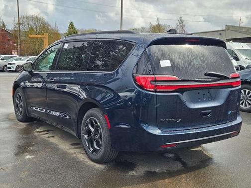 2025 Chrysler Pacifica Hybrid Premium S Appearance Pkg