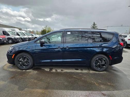2025 Chrysler Pacifica Hybrid Premium S Appearance Pkg