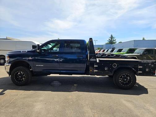 2021 RAM 3500 Tradesman Crew Cab 4x4 8' Box